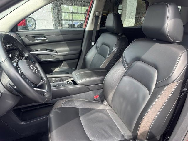 Used 2023 Nissan Pathfinder SL w/ Black Appearance Package AWD/4WD image 10