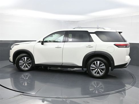 Used 2022 Nissan Pathfinder SL w/ SL Black Package image 44