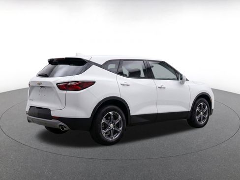 Used 2025 Chevrolet Blazer LT FWD image 9