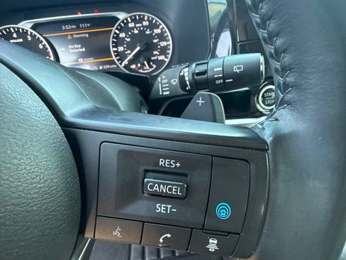 Used 2024 Nissan Pathfinder SV w/ SV Premium Package FWD image 12