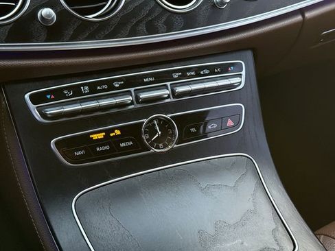 Used 2018 Mercedes-Benz E 300 4MATIC image 26