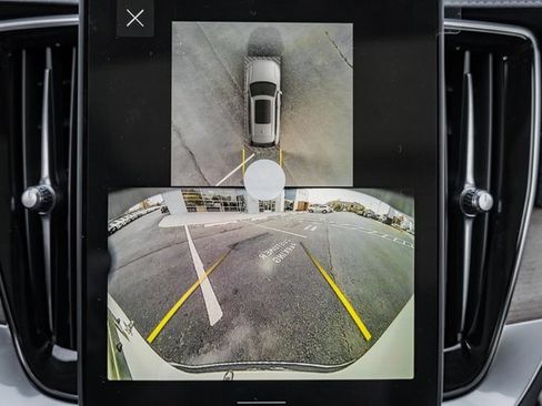 New 2026 Volvo XC90 B6 Plus w/ Protection Package Premier image 40