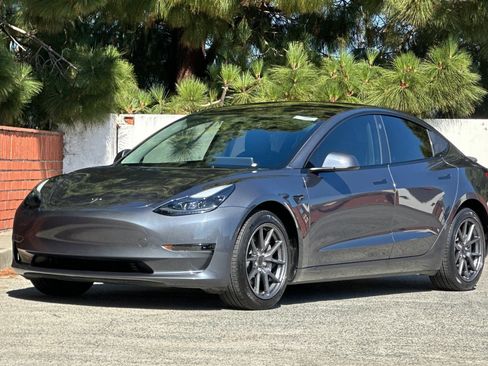 Used 2023 Tesla Model 3 Standard Range RWD image 8