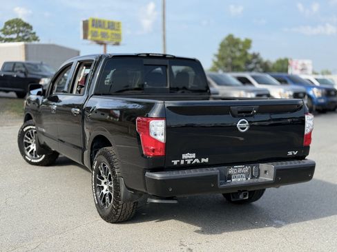 Used 2021 Nissan Titan SV w/ Accessory Utility Package RWD image 7