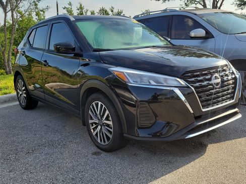 Certified 2023 Nissan Kicks SV FWD image 2