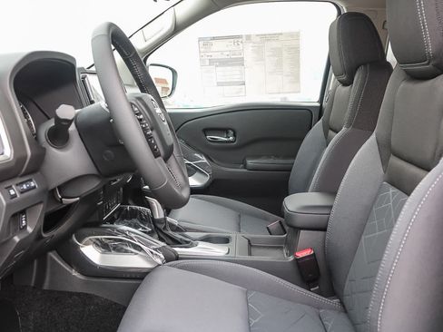 New 2025 Nissan Frontier SV w/ SV Convenience Package RWD image 19
