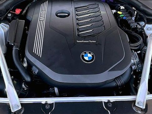 Used 2023 BMW 540i w/ Premium Package image 7