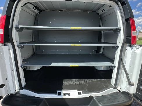 Used 2022 GMC Savana 2500 RWD image 5
