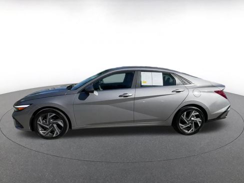 Used 2025 Hyundai Elantra SEL image 9