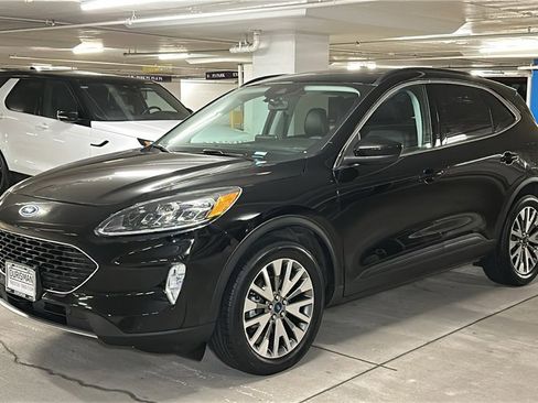 Used 2022 Ford Escape Titanium w/ Class II Trailer Tow Package image 2