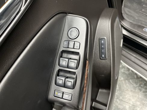 Used 2016 GMC Yukon XL SLT AWD/4WD image 9