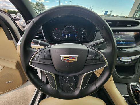Used 2018 Cadillac XT5 Luxury image 21