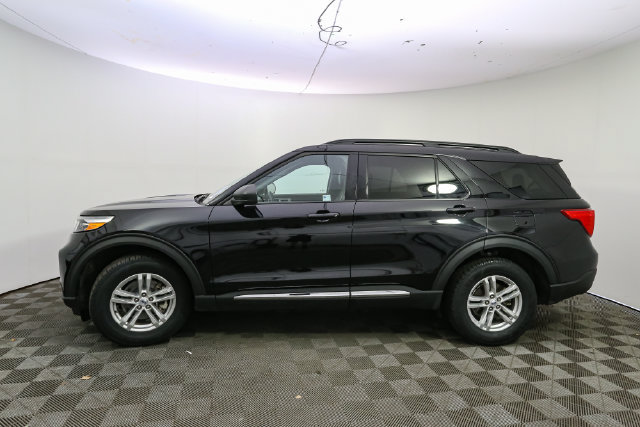 Used 2023 Ford Explorer XLT w/ Equipment Group 202A AWD/4WD image 6