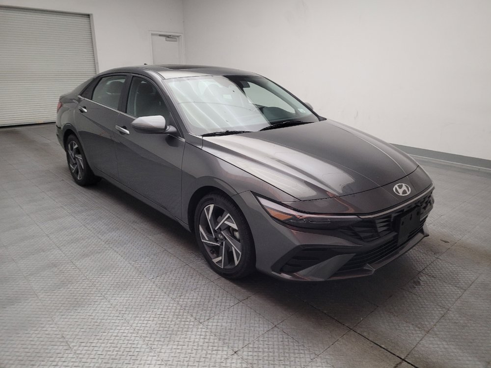Used 2025 Hyundai Elantra SEL FWD image 13