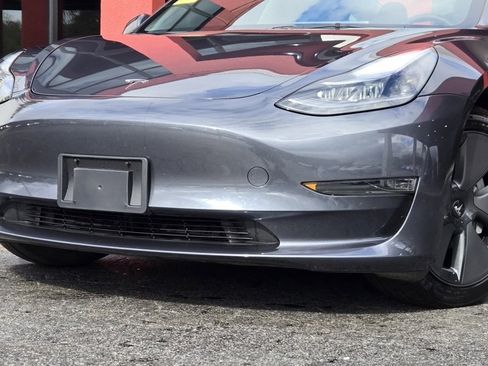 Used 2023 Tesla Model 3 Standard Range image 2