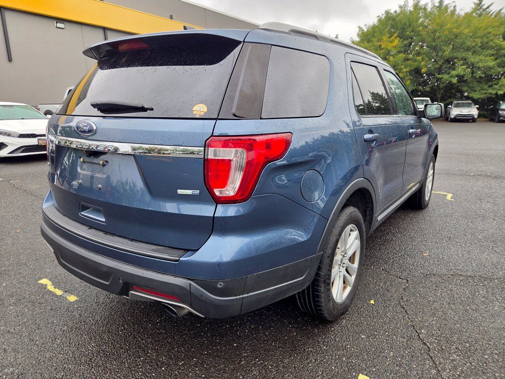 Used 2018 Ford Explorer XLT AWD/4WD image 7