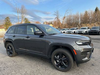 Used 2023 Jeep Grand Cherokee Altitude