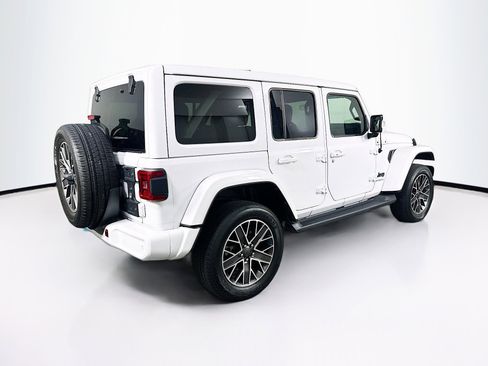 Used 2022 Jeep Wrangler Unlimited Sahara AWD/4WD image 9