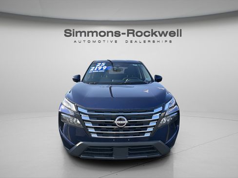 Used 2025 Nissan Rogue SV AWD/4WD image 12