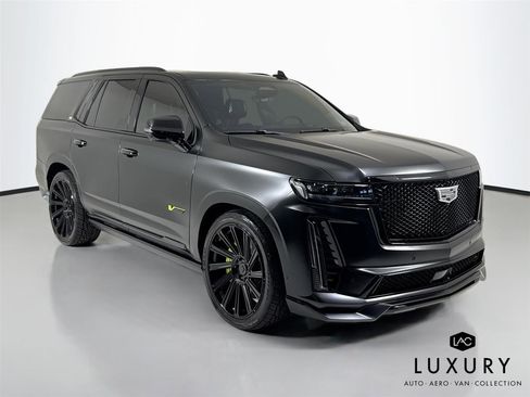 Used 2023 Cadillac Escalade V w/ Heavy-Duty Trailer Package image 3