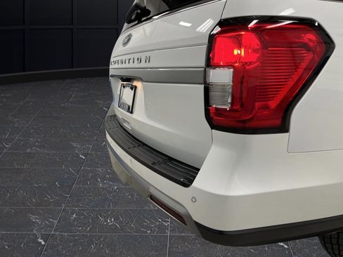 Used 2024 Ford Expedition XLT image 37