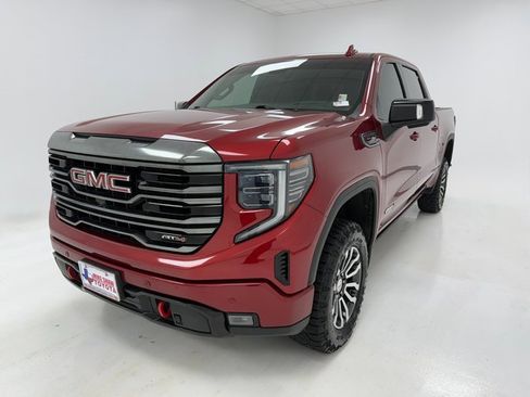 Used 2023 GMC Sierra 1500 AT4 w/ Technology Package image 4