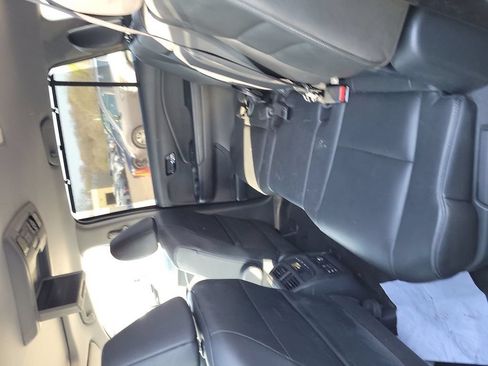 Used 2016 Honda Pilot Touring image 8