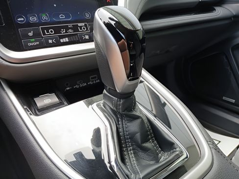 Used 2024 Subaru Outback Limited AWD/4WD image 13