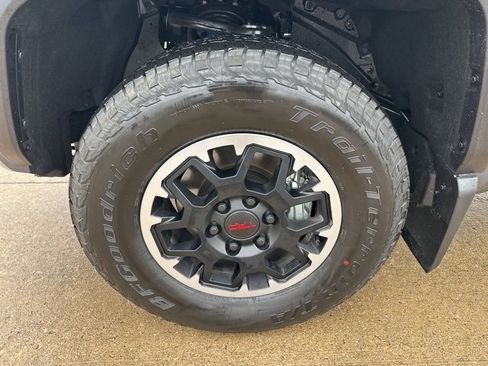 Certified 2025 Toyota Tacoma TRD Off-Road image 7
