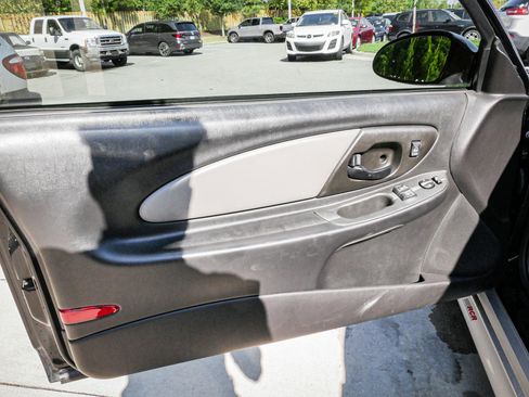 Used 2002 Chevrolet Monte Carlo SS w/ Pace Car Replica Pkg image 14