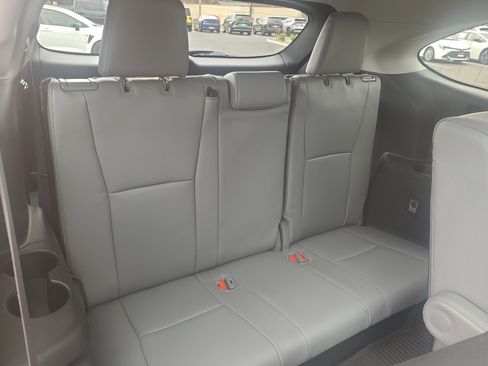 Certified 2025 Toyota Highlander Platinum image 29