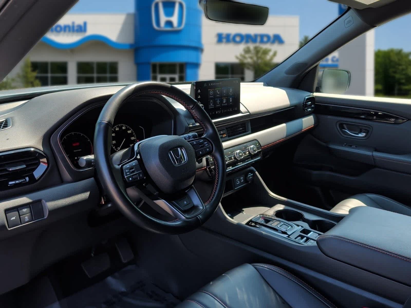 Used 2025 Honda Pilot TrailSport image 12