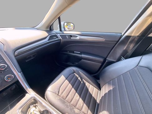 Used 2017 Ford Fusion SE AWD/4WD image 23