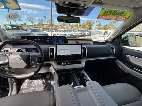 Used 2025 Ford Expedition Active image 17