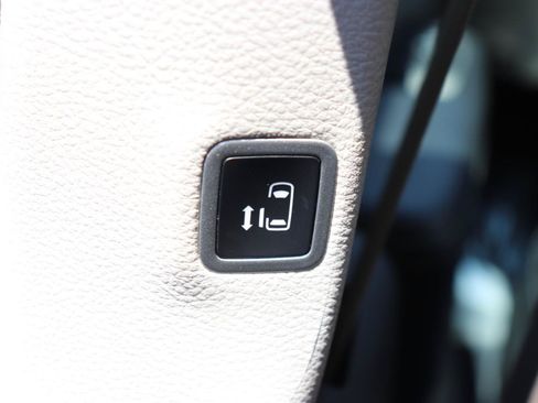 Used 2024 Chrysler Pacifica Touring-L FWD image 31