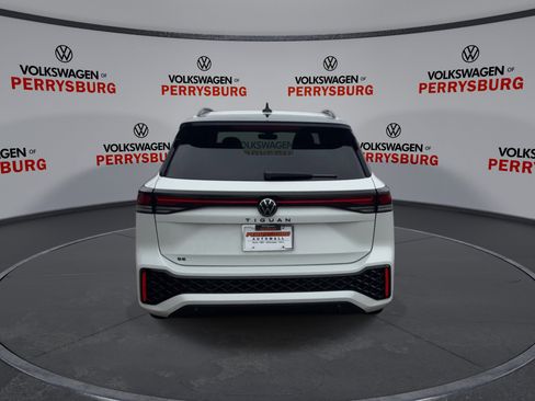 New 2026 Volkswagen Tiguan SE R-Line image 7