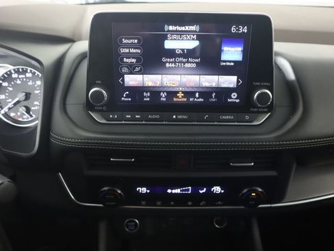 Used 2023 Nissan Rogue SV image 12