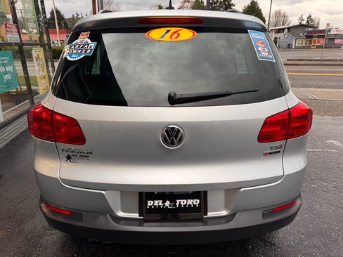 Used 2017 Volkswagen Tiguan S image 9