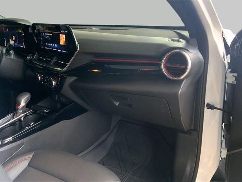 Used 2025 Chevrolet Trax RS w/ Driver Confidence Package FWD image 19