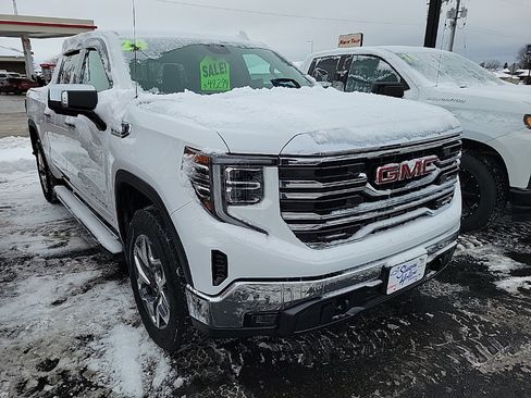 Used 2024 GMC Sierra 1500 SLT w/ SLT Convenience Package image 4