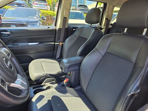Used 2017 Jeep Compass Latitude FWD image 21