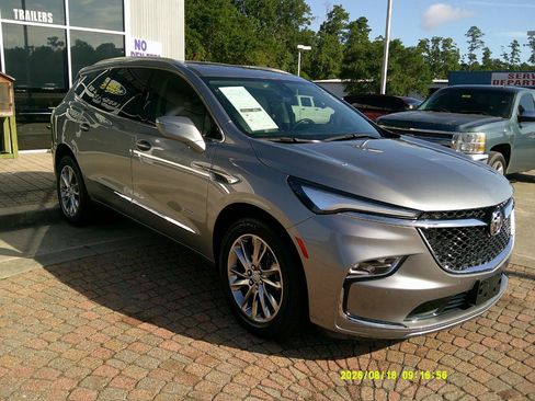 Used 2023 Buick Enclave Avenir w/ Avenir Technology Package FWD image 5