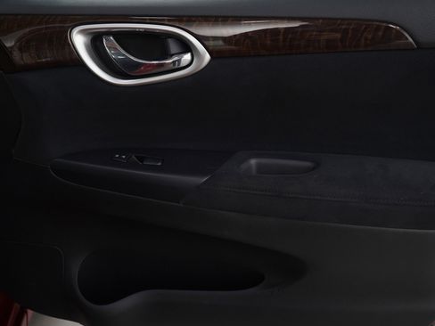 Used 2013 Nissan Sentra SL w/ Navigation Pkg image 9