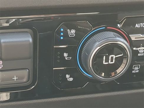 Certified 2024 Chevrolet Silverado 1500 High Country w/ Technology Package image 27