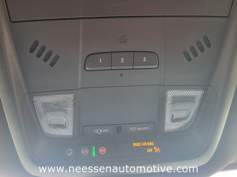 Used 2023 Buick Enclave Essence image 33