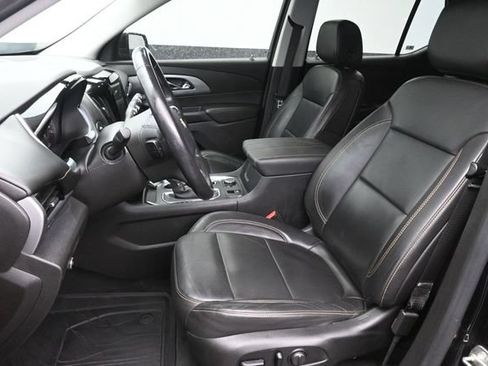 Used 2021 Chevrolet Traverse LT w/ LPO, Floor Liner Package FWD image 23