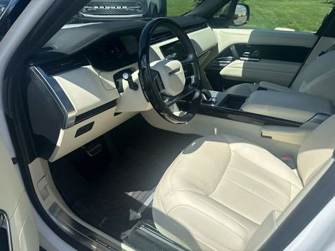 Used 2025 Land Rover Range Rover Long Wheelbase SE AWD/4WD image 15