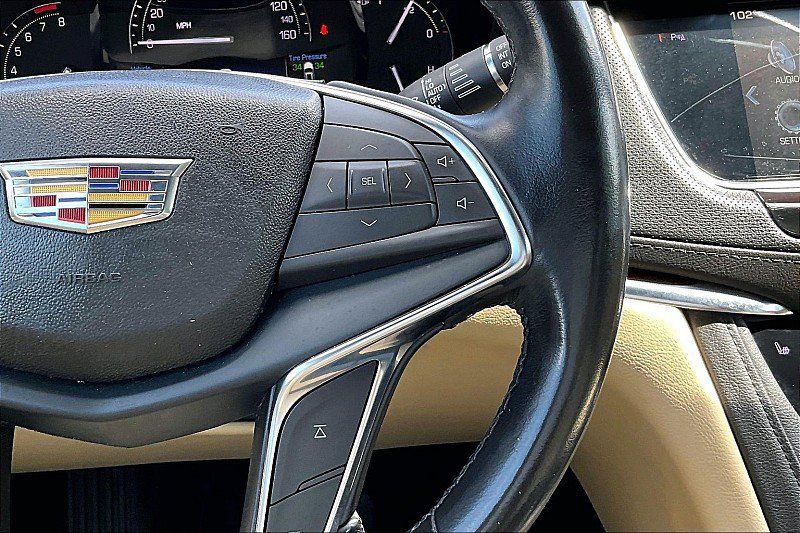 Used 2018 Cadillac XT5 Luxury w/ Driver Awareness Package FWD image 17