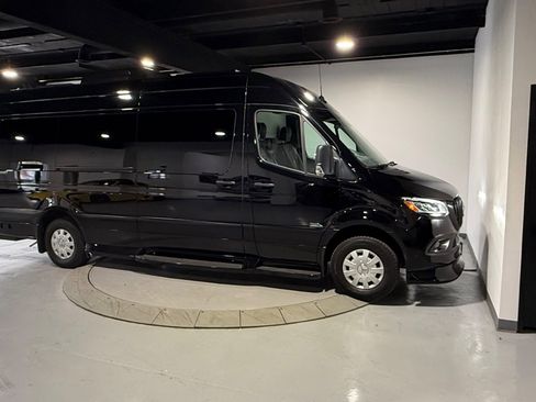 Used 2022 Mercedes-Benz Sprinter 3500 image 8