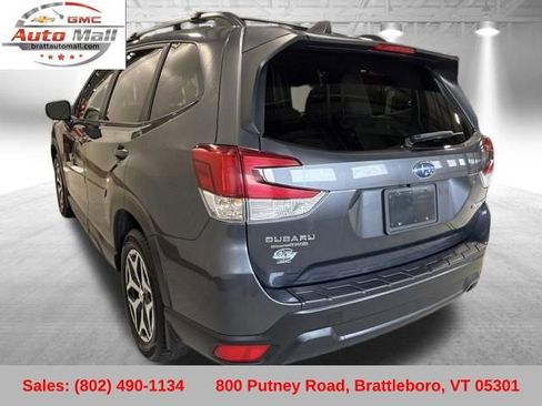 Used 2020 Subaru Forester Premium image 3